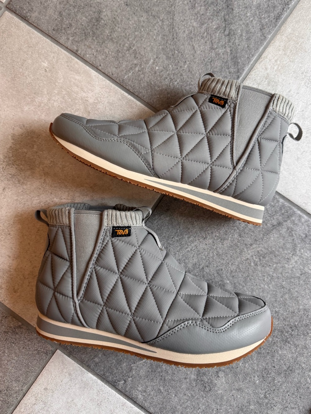 NWOT Teva Quilted Ankle Boots in Gray size 10